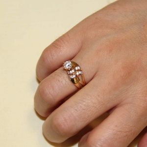 Twin 18k gold rings